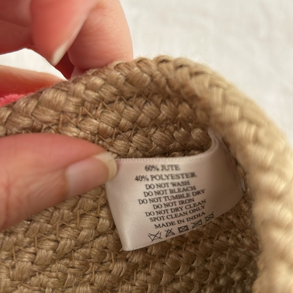 EMBELLISHED TOTE DONE W/ VIBRANT STUNNING COLORS  SEASHELLS & TASSELED POM POMS, - Picture 7 of 7